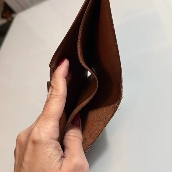 Louis Vuitton Monogram Bifold Wallet - Picture 5 of 6